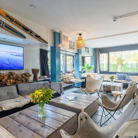 De Watersport Groepsaccommodatie - 80 Pers *