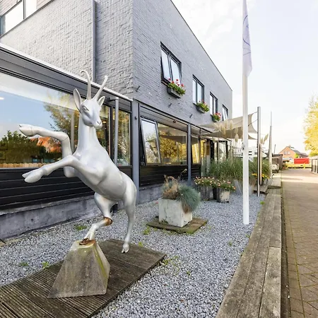 De Watersport Groepsaccommodatie - 80 Pers * Kaag