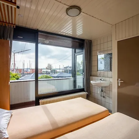De Watersport Groepsaccommodatie - 80 Pers Vakantiehuis Kaag