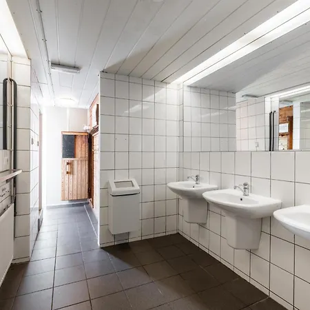 De Watersport Groepsaccommodatie - 80 Pers *