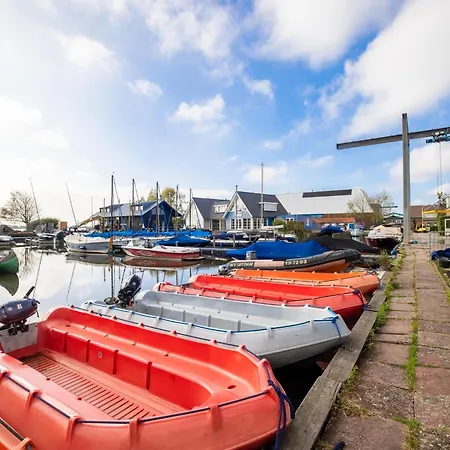 De Watersport Groepsaccommodatie - 80 Pers Vakantiehuis *