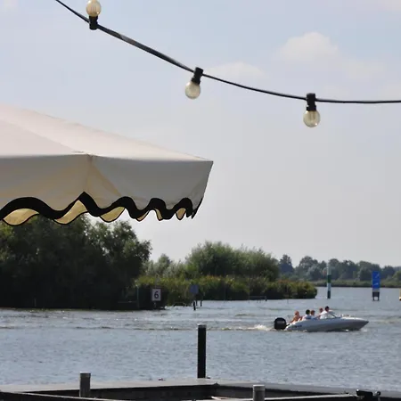 De Watersport Groepsaccommodatie - 80 Pers Vakantiehuis Kaag