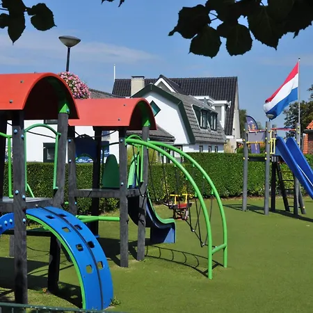 Vakantiehuis De Watersport Groepsaccommodatie - 80 Pers Kaag