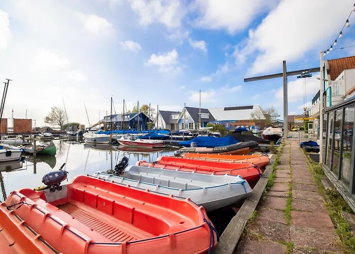 De Watersport Groepsaccommodatie - 80 Pers *