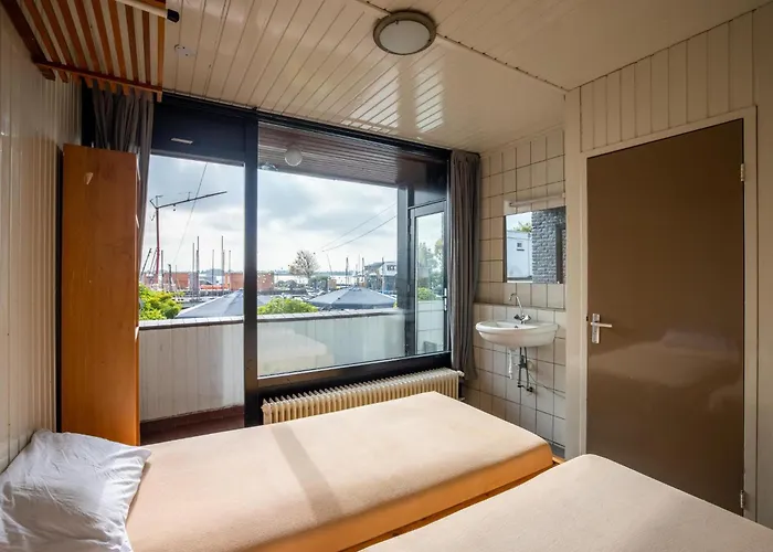 De Watersport Groepsaccommodatie - 80 Pers Tatil Evi Kaag