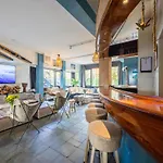 De Watersport Groepsaccommodatie - 80 Pers *