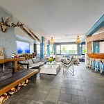 De Watersport Groepsaccommodatie - 80 Pers *
