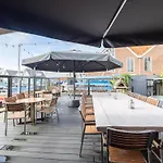De Watersport Groepsaccommodatie - 80 Pers 펜션