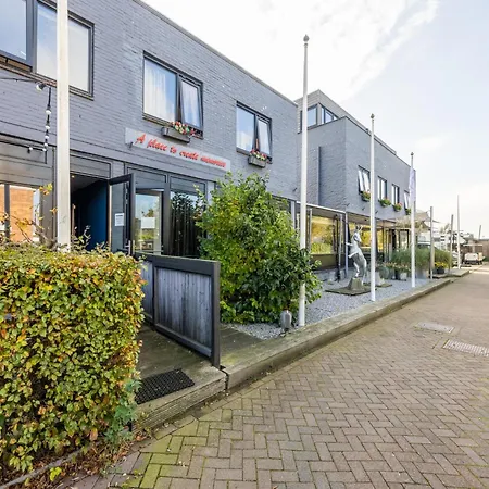 펜션 De Watersport Groepsaccommodatie - 80 Pers *